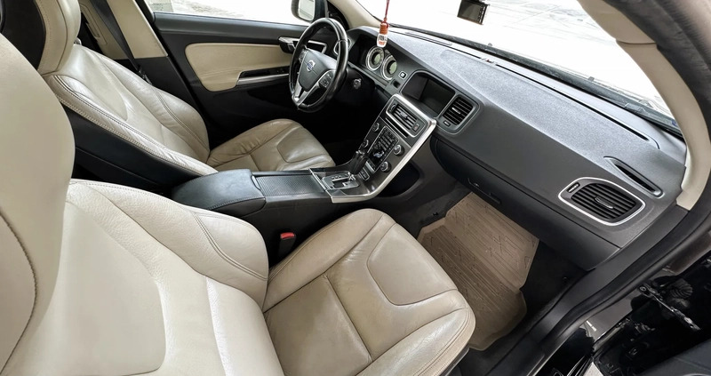 Volvo V60 cena 34900 przebieg: 262000, rok produkcji 2011 z Olsztyn małe 781